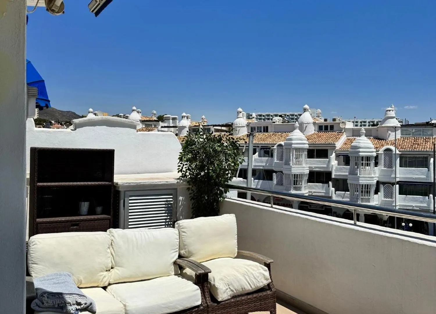 ベナルマデナLujoso Atico Duplex En Puerto Marinaアパートメント アパート ベナルマデナ