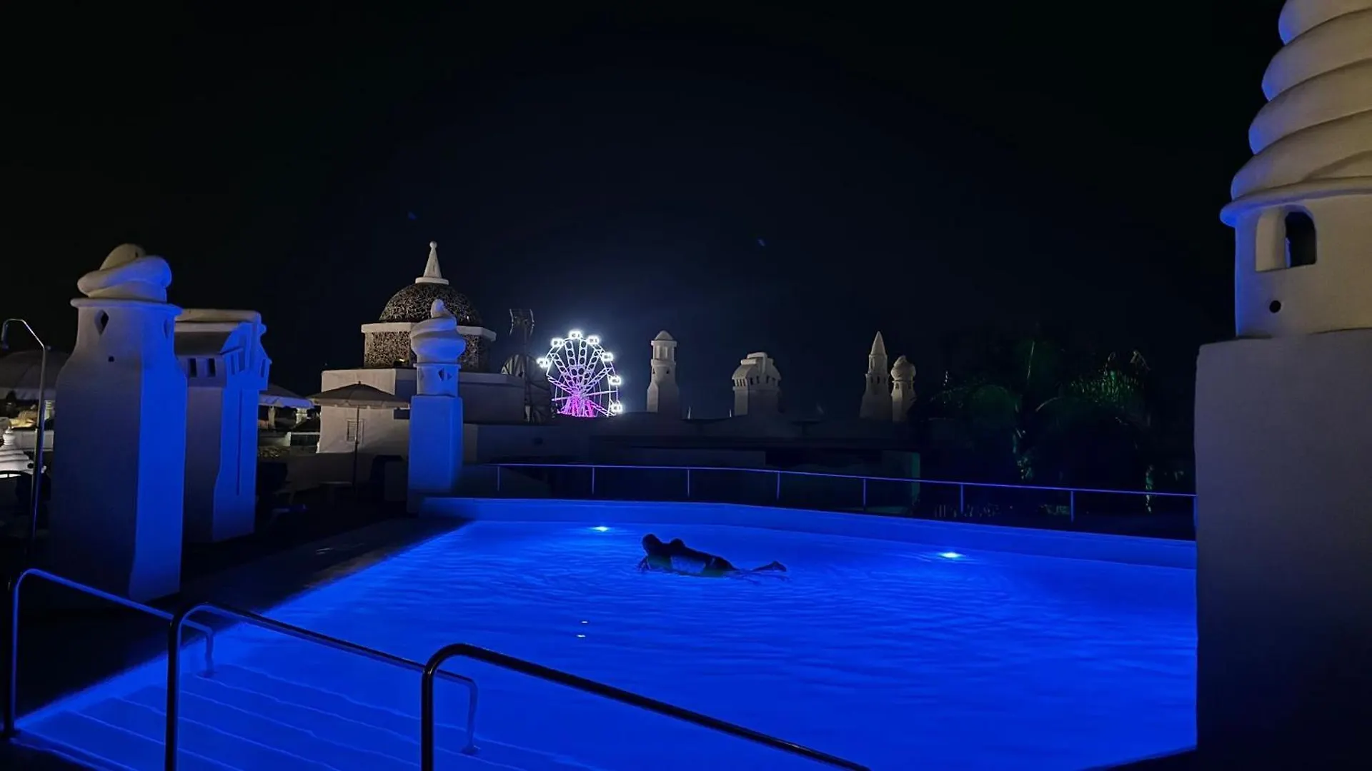 ベナルマデナLujoso Atico Duplex En Puerto Marinaアパートメント 0*, ベナルマデナ