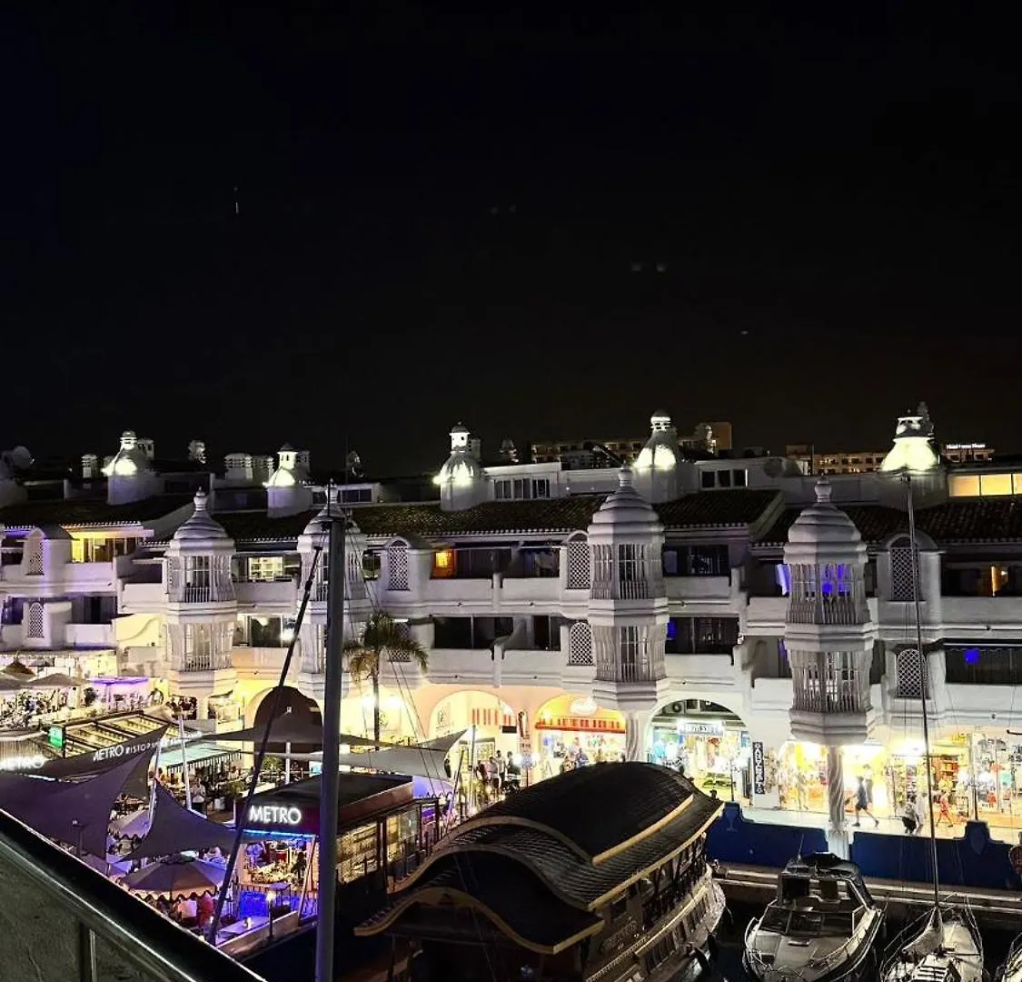 アパート ベナルマデナLujoso Atico Duplex En Puerto Marinaアパートメント