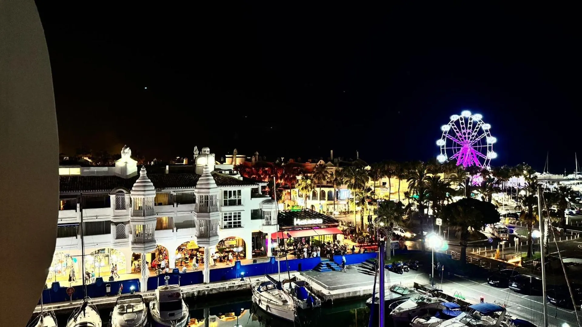 ベナルマデナLujoso Atico Duplex En Puerto Marinaアパートメント ベナルマデナ