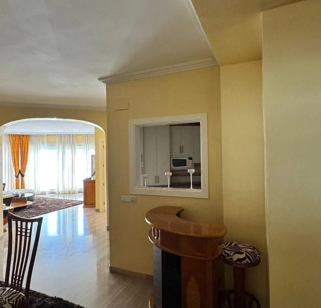 アパート ベナルマデナLujoso Atico Duplex En Puerto Marinaアパートメント